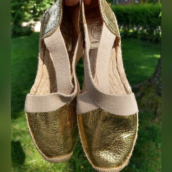 TORY BURCH….Gold Espadrille Flats - Picture 1 of 6
